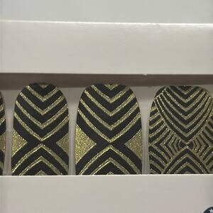 NWT Color Street DROP THE BALL Black Gold Stripes Nail Strips